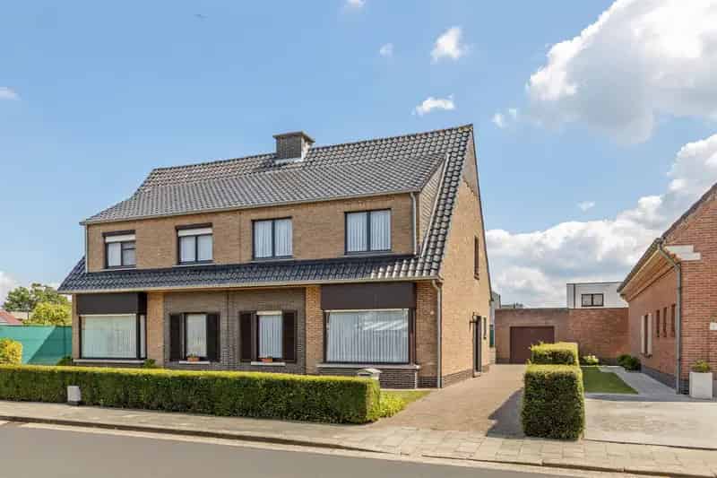 Huis te koop: 3 slaapkamers, garage, renovatieproject