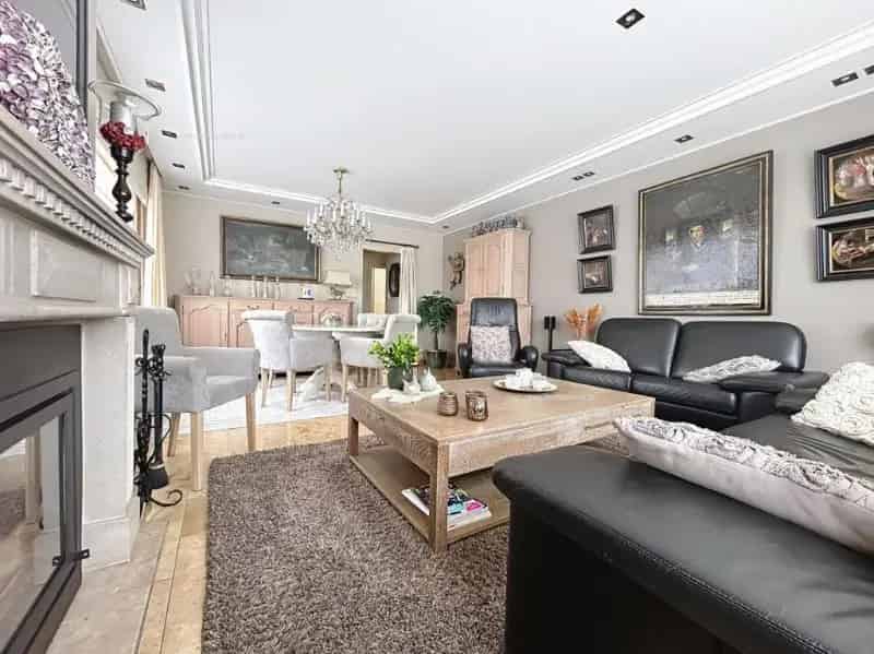 Huis te koop Zedelgem: Villa met 4 slaapkamers en loods