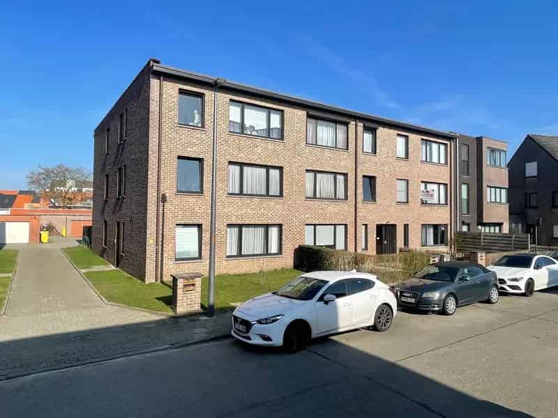 Appartement te huur 2 slaapkamers rustig gelegen garagebox