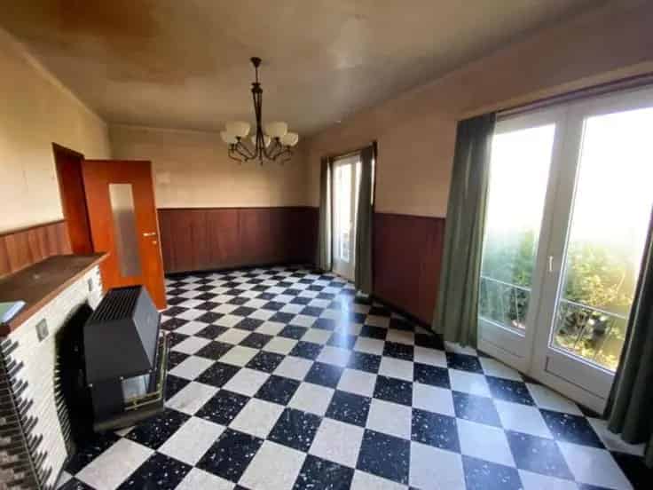 Huis Te Koop: 2 slaapkamers, Garage, Tuin