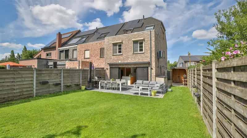 Huis te huur Kontich: 5 slaapkamers, 2 badkamers, A-label