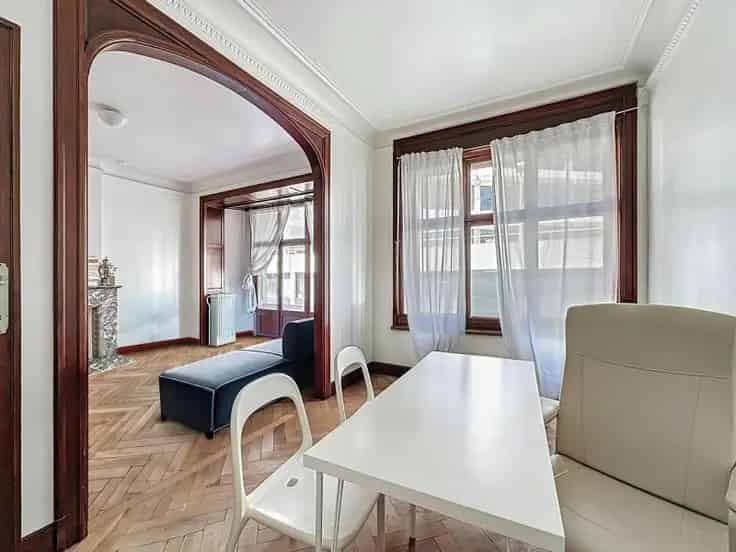 Appartement Te Koop Troon Art Nouveau 1 Slaapkamer 90m²