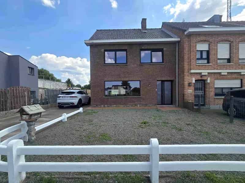 Huis te koop: Vernieuwde halfopen bebouwing met garage