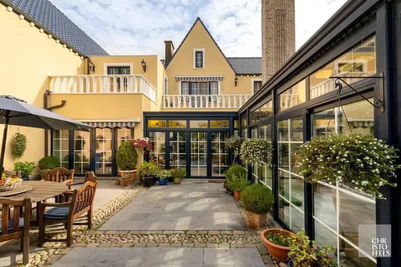 Exclusieve Villa 564m² met Gastenverblijf 165m² Nabij Nederlandse Grens