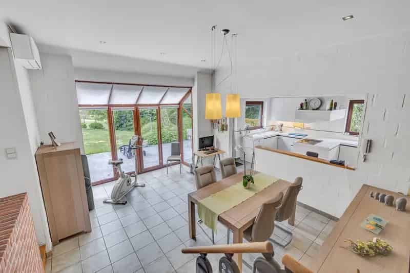 Huis te koop Pollare: Instapklare woning met 4 slaapkamers en tuin