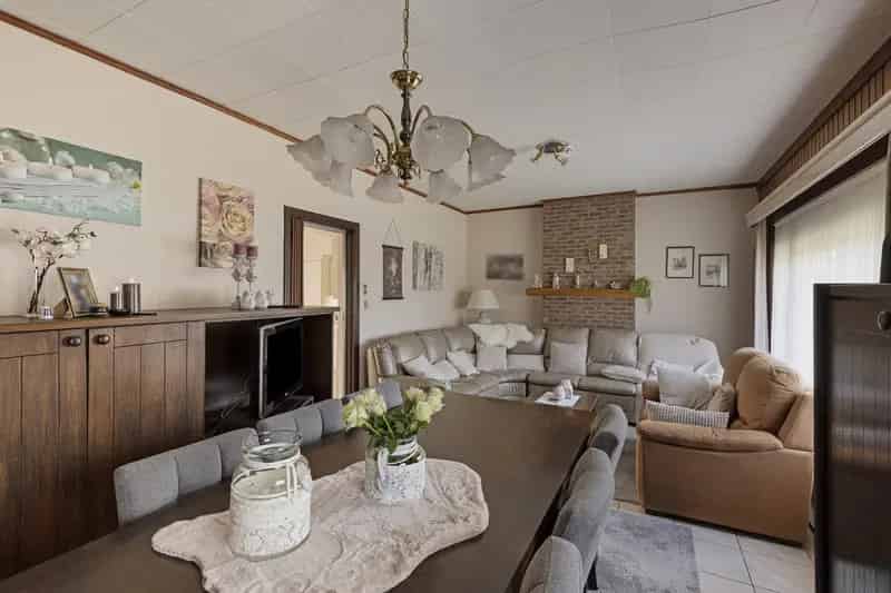 Huis te huur te renoveren met grote garage en werkplaats