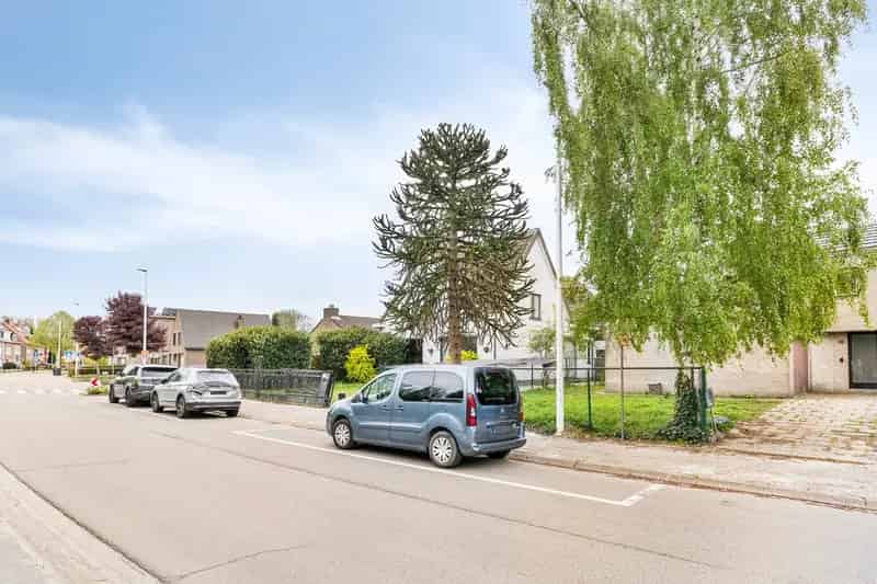 Ruime Villa te Huur Nabij Winkels en Openbaar Vervoer