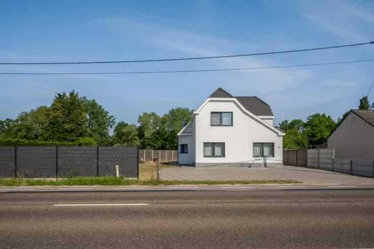 Huis Te Koop Herselt: Gerenoveerde 3 Slaapkamers Familiewoning