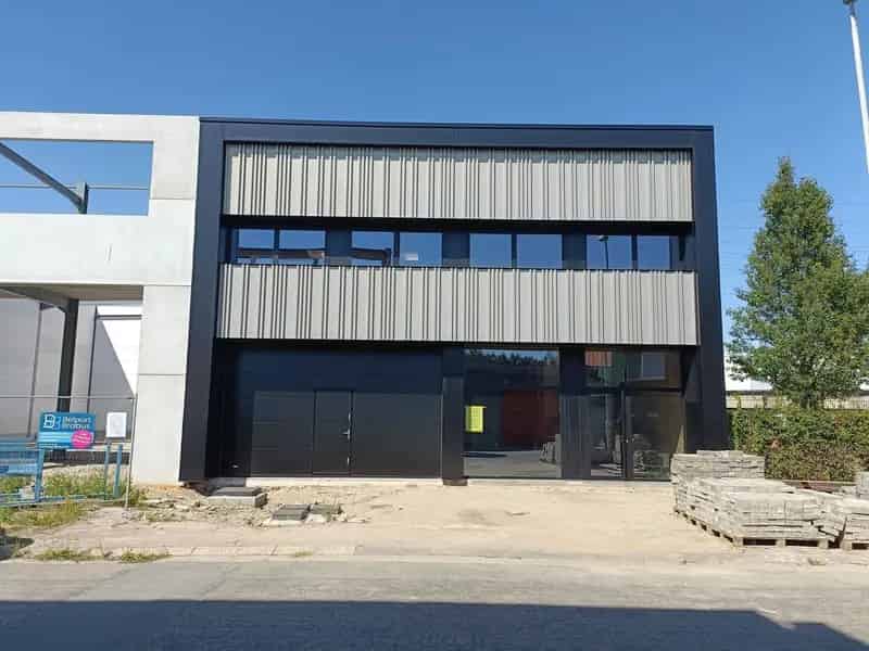 Gerenoveerd bedrijfsgebouw te Deurne