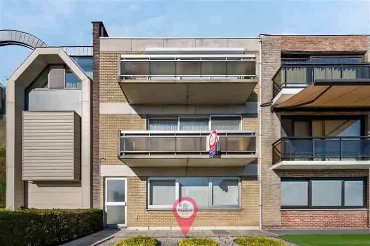 Appartement te koop Sint-Kruis: 2 slaapkamers, garage, EPC B