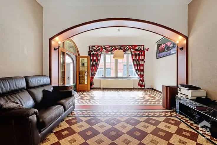 Ruime 3 Gevel Huis Te Koop in Jumet 264m2