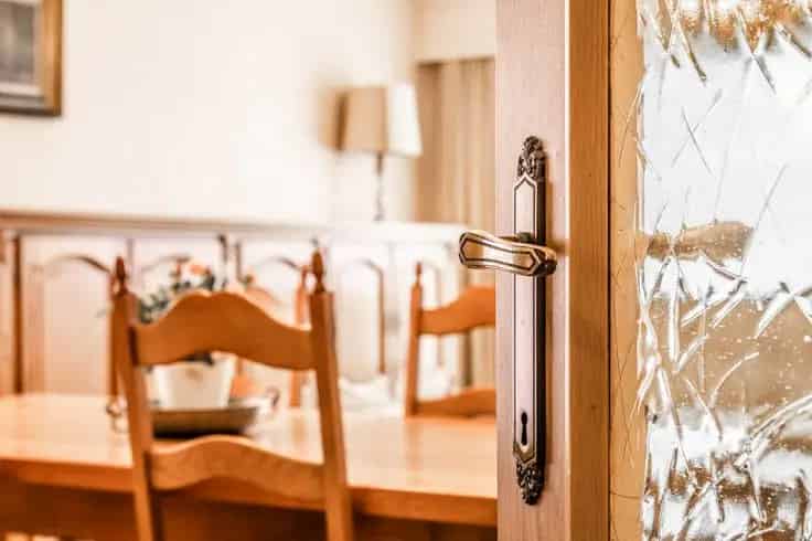 Gelijkvloers Appartement met Terras en Garagebox Te Koop