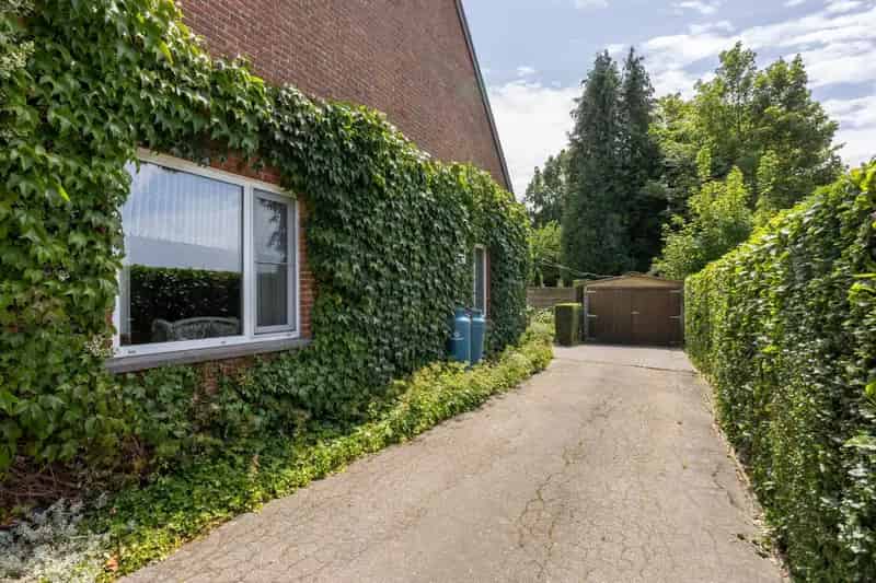 Halfopen Woning te Koop 12a58ca Perceel 3 Slaapkamers