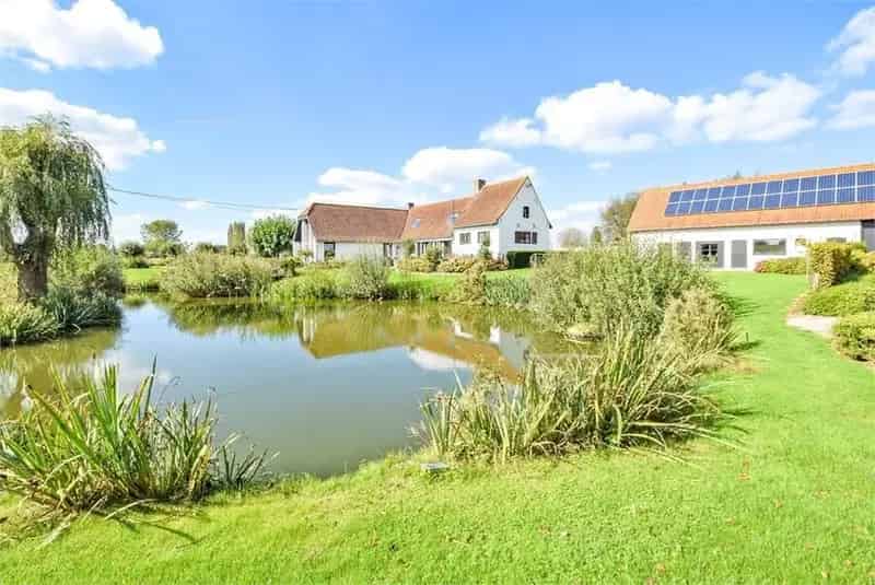 Woning te koop Lo-Reninge: 4 slaapkamers, loods 300m²