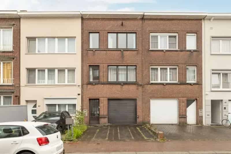 Zeer ruime woning te renoveren met tuin