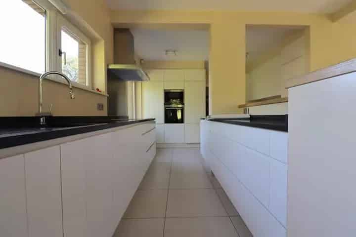 Villa te Wezembeek-Oppem 5 slaapkamers 3 badkamers 264m² tuin