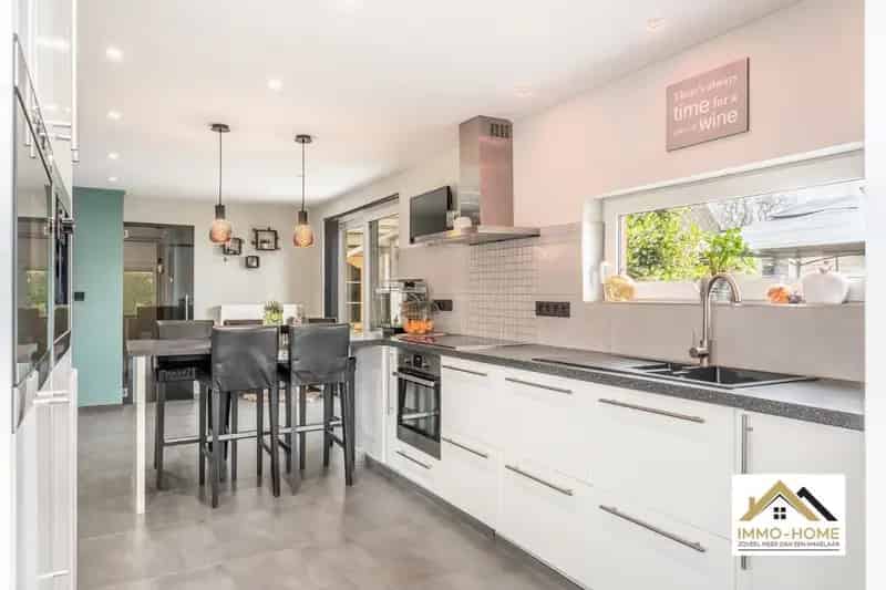 Ruime gerenoveerde woning met grote tuin