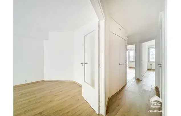 Huur 2 Slaapkamer Appartement 90m² Brussel