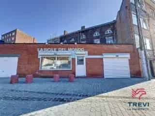 Handelspand te koop Gilly - 8 slaapkamers - 230m²