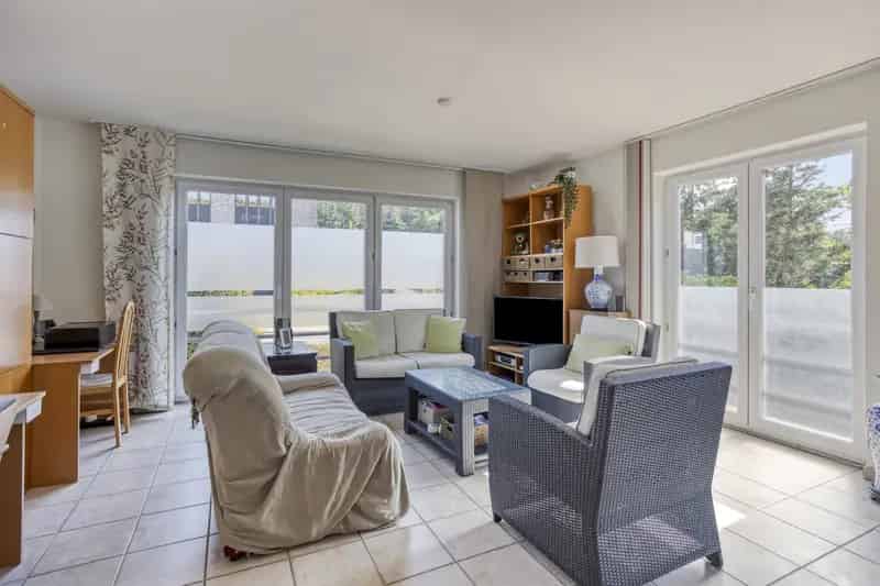 Lichtrijk hoekappartement met bos- en tuinzicht