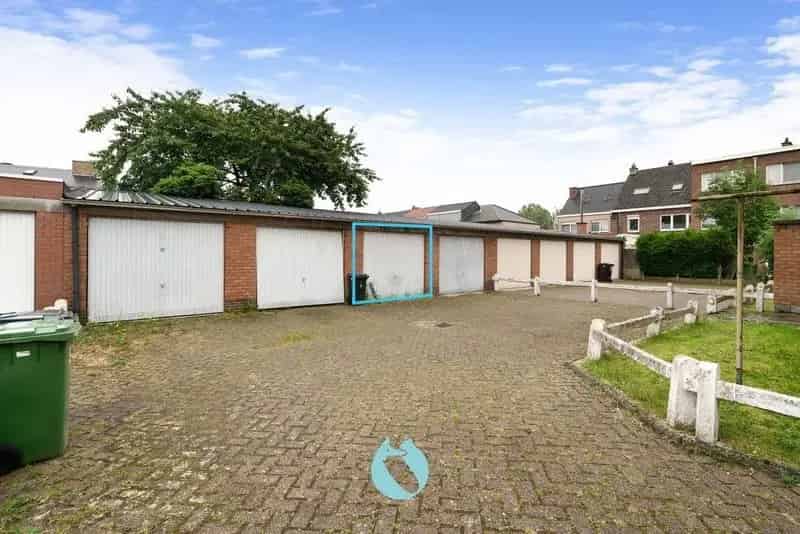 Garage te koop rustige woonwijk