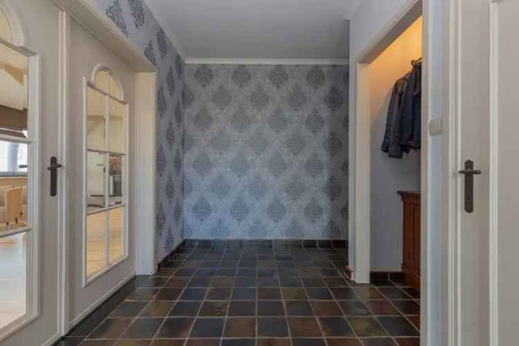 Te koop stijlvolle bungalow met 3 slaapkamers, garage en tuin