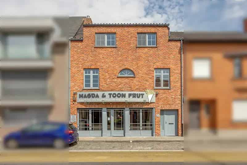 Handelspand met Woning en Frituur te Koop