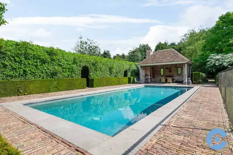 Exclusieve Villa te Koop met Parktuin en Zwembad