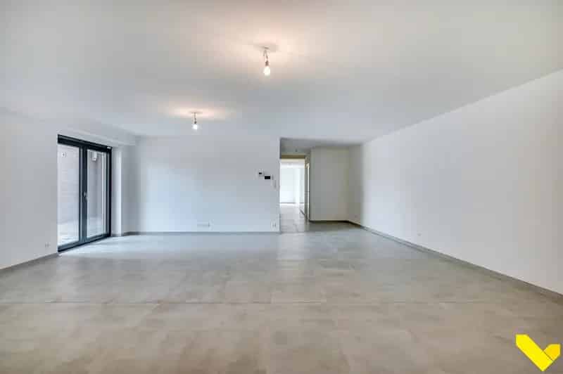 Nieuw Ruim Lichtrijk Gelijkvloers Appartement in Veerle-Laakdal