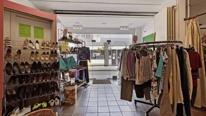 Handelspand met Duplexappartement te Deurne