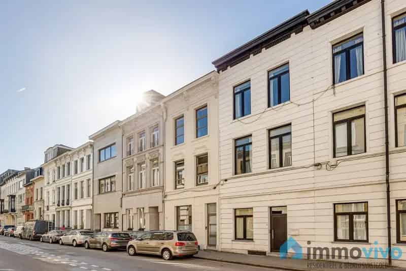 Gerenoveerd Herenhuis Brederodewijk 4-5 slaapkamers