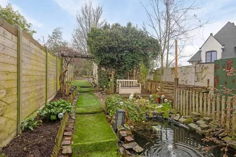 Huis te koop: Ruime gezinswoning met studio en garage