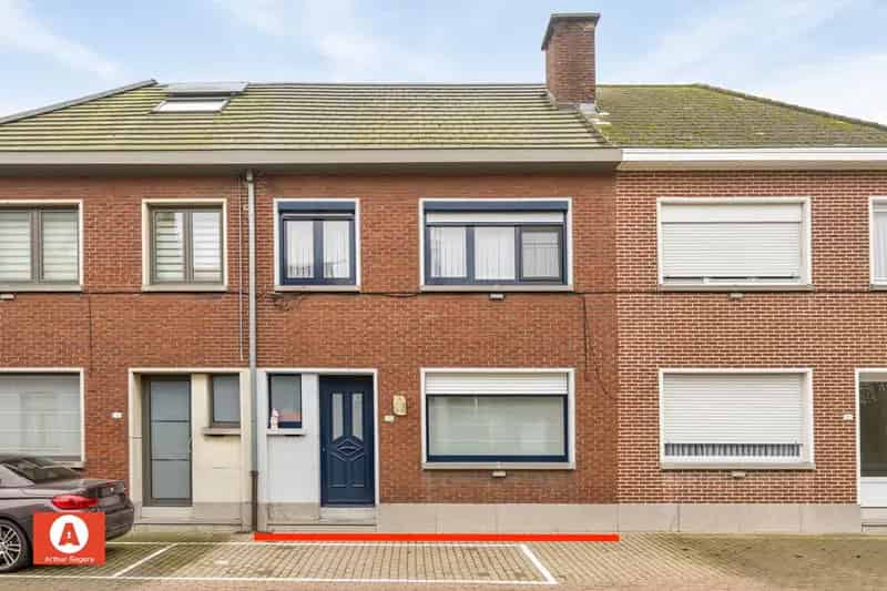Instapklare woning met vernieuwd dak tuin en parkeerplaatsen