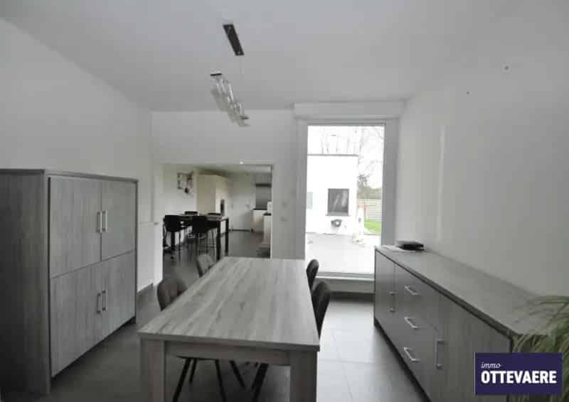 Huis te koop Gullegem: Ruime woning met tuin en garage