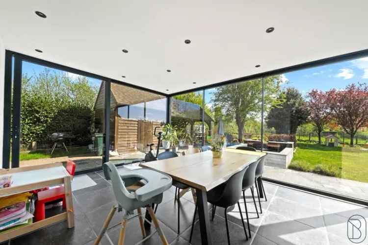Villa te koop: gerenoveerd met garage, luxe keuken en tuin