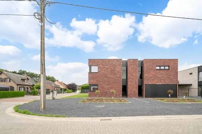 Halfvrijstaande gezinswoning te Dilsen E PEIL 0