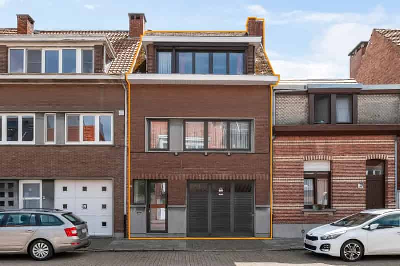 Huis te koop Kapellen: Grote woning met garage en tuin