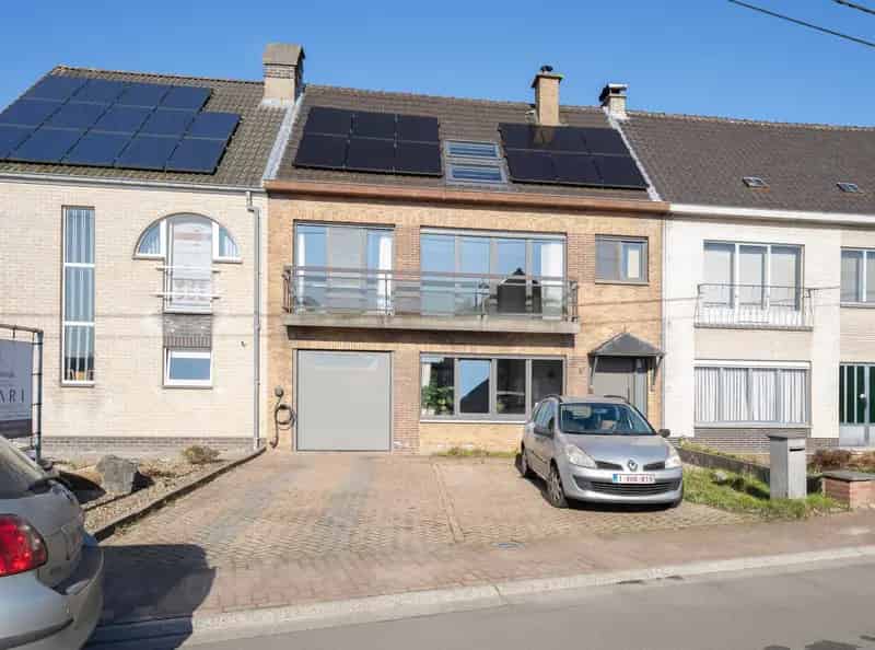 Huis te huur Idegem: Ruime gezinswoning met zwembad en tuin