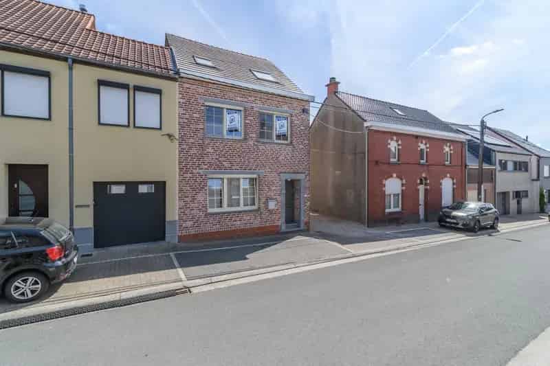 Ruime Gezinswoning te Koop - 4 slaapkamers - Garage - Grote Tuin