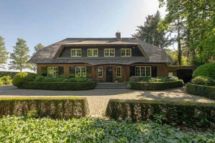 Luxe Villa te Essen: 6 Slaapkamers, Zwembad en Grote Tuin