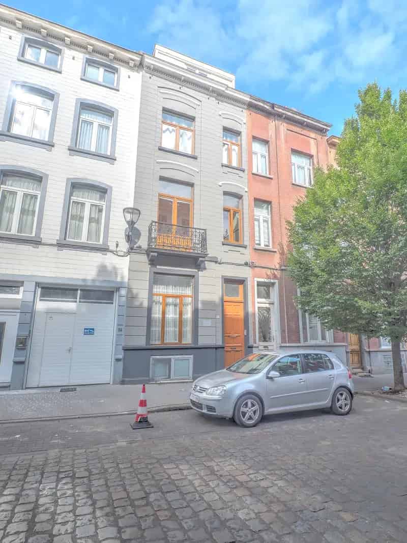 Appartementsgebouw 5 Slaapkamers Molenbeek Investering
