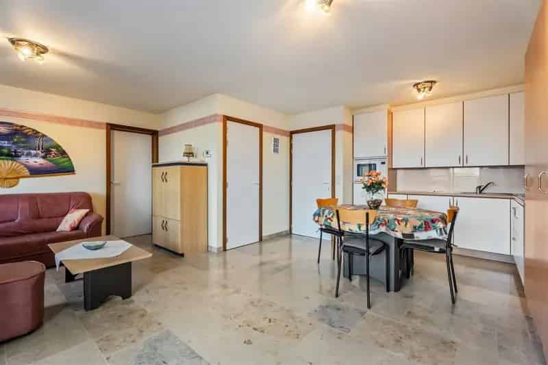 Appartement te koop: Zonnig 1 slaapkamer appartement nabij strand en centrum