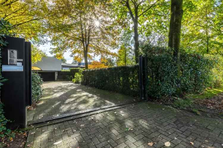 Split level woning op perceel van 2.232m² met veel privacy