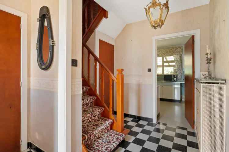 Te renoveren 4-gevelwoning met 3 slaapkamers in Meise