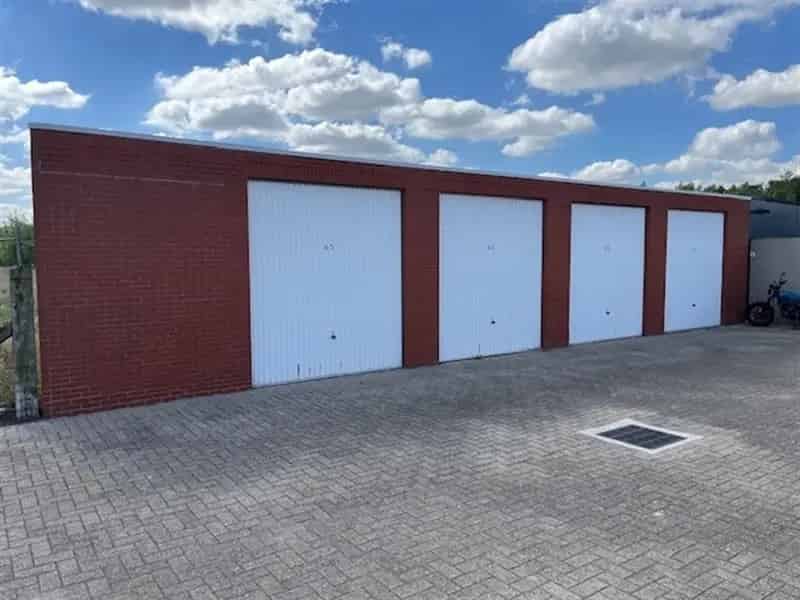 4 Ruime Garageboxen te Koop Hoevenen