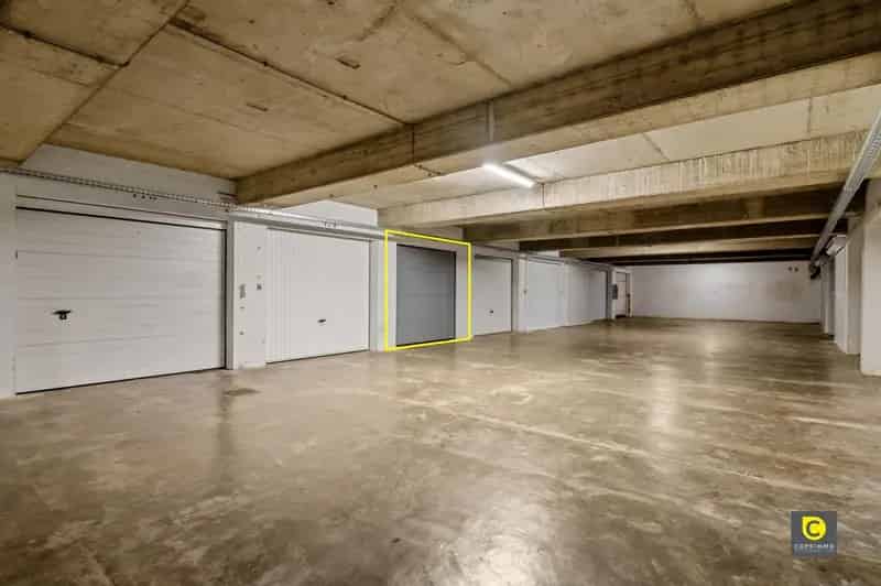 Garagebox te koop: Ondergrondse Garage met Sectionale Poort