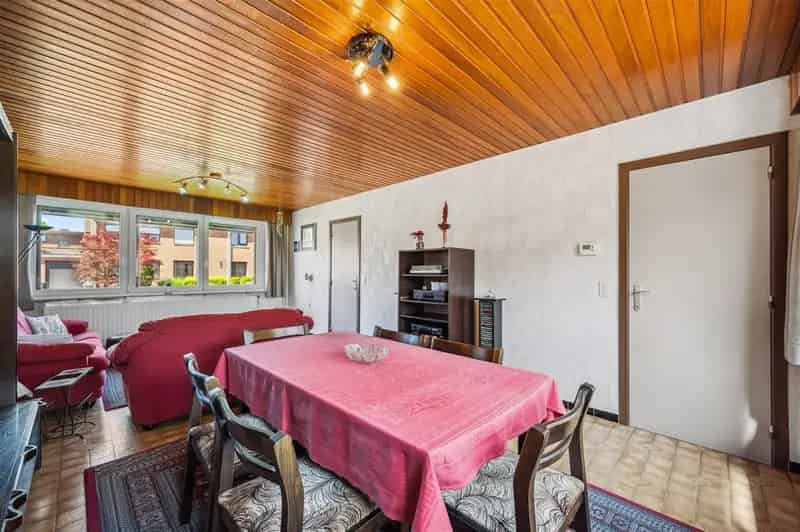 Huis te koop in Baal: perfect onderhouden woning met ruime garage