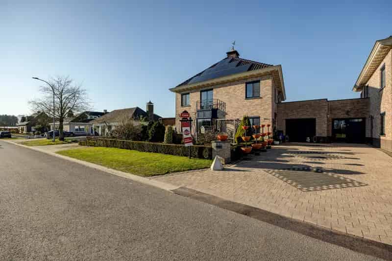Huis te koop Poppel: 5 slaapkamers, zonnepanelen, weids uitzicht