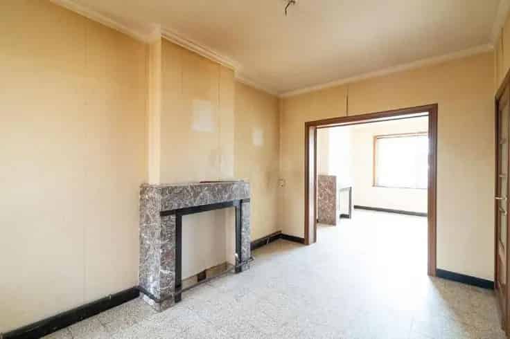 Huis Te Koop Te renoveren woning met tuin en garage