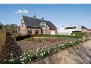 Huis te koop Putte - Ruime gezinswoning met loods